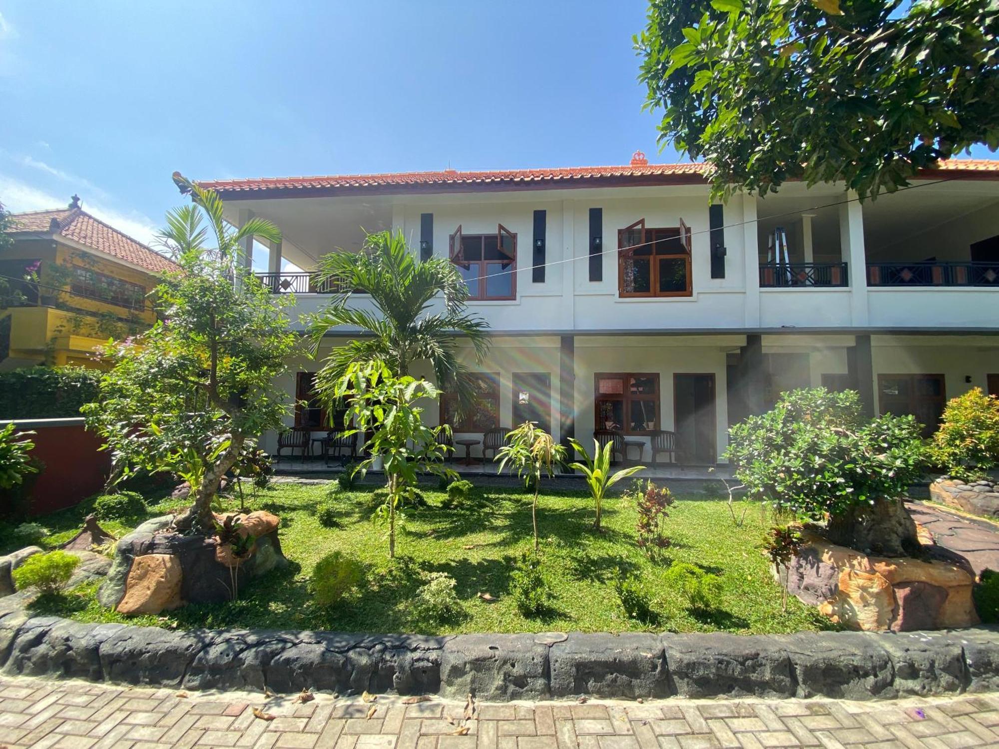 Mango Guesthouse Pangandaran Exteriör bild